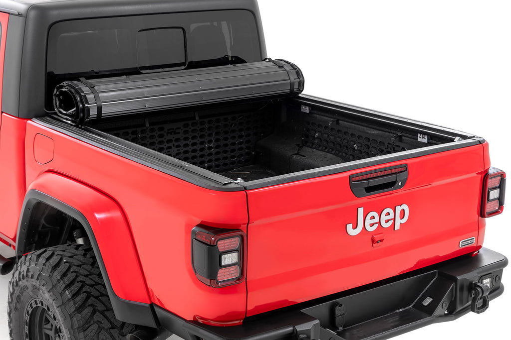 Hard Roll Up Bed Cover | 5' Bed | Jeep Gladiator JT 4WD (2020-2026) by Rough Country