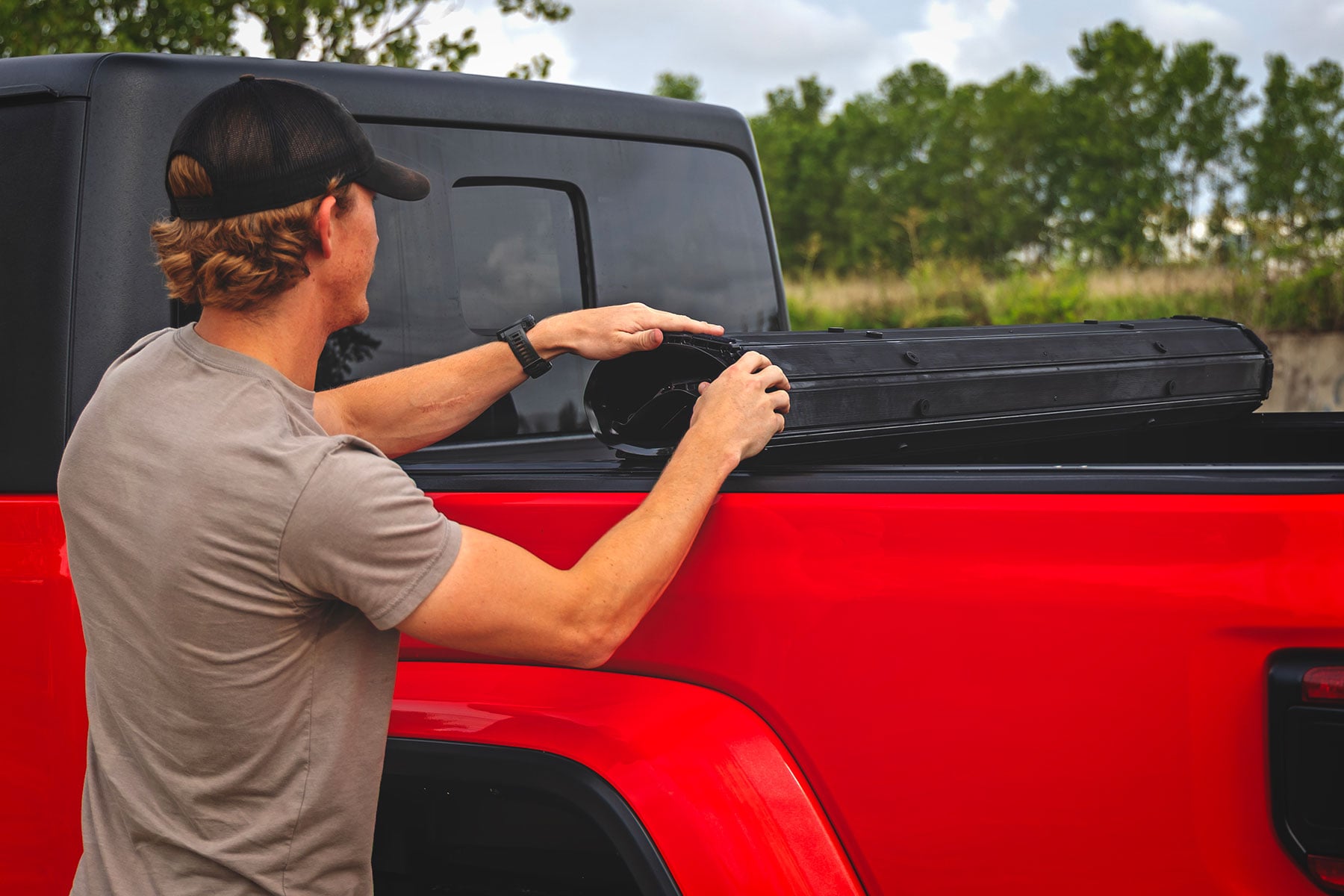 Hard Roll Up Bed Cover | 5' Bed | Jeep Gladiator JT 4WD (2020-2026) by Rough Country