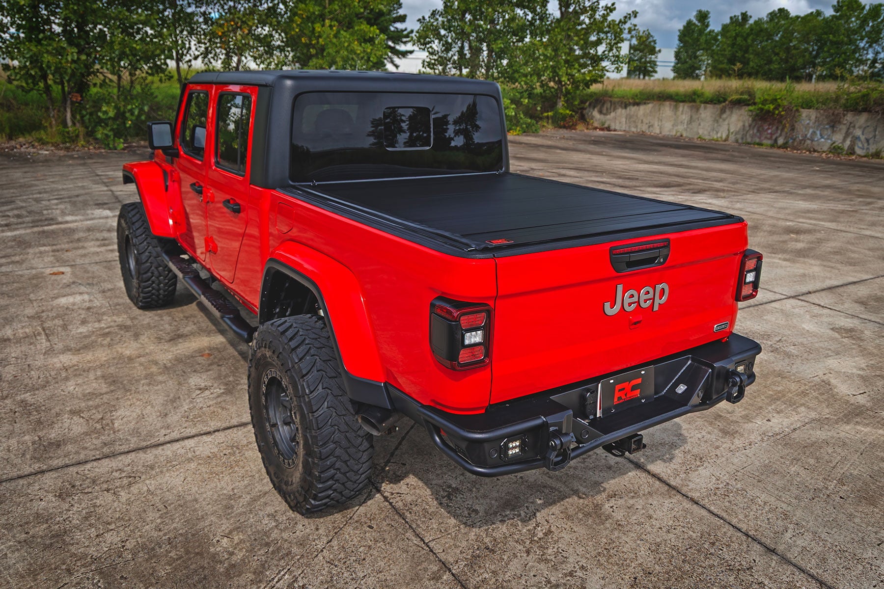 Hard Roll Up Bed Cover | 5' Bed | Jeep Gladiator JT 4WD (2020-2026) by Rough Country