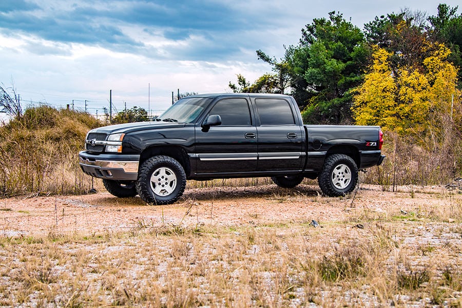 1.5-2 Inch Lift Kit | M1 | Chevy Silverado & GMC Sierra 1500 4WD (1999-2006 & Classic) by Rough Country
