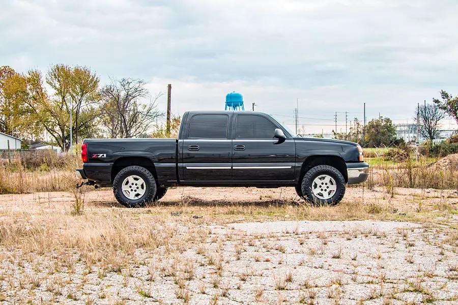1.5-2 Inch Lift Kit | M1 | Chevy Silverado & GMC Sierra 1500 4WD (1999-2006 & Classic) by Rough Country