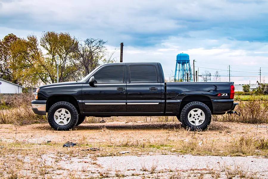 1.5-2 Inch Lift Kit | M1 | Chevy Silverado & GMC Sierra 1500 4WD (1999-2006 & Classic) by Rough Country