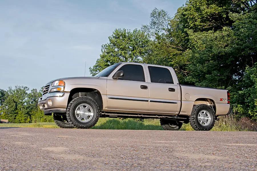 1.5-2 Inch Lift Kit | M1 | Chevy Silverado & GMC Sierra 1500 4WD (1999-2006 & Classic) by Rough Country