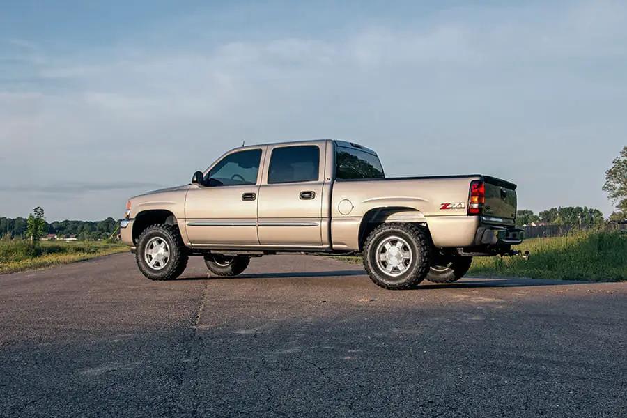 1.5-2 Inch Lift Kit | M1 | Chevy Silverado & GMC Sierra 1500 4WD (1999-2006 & Classic) by Rough Country