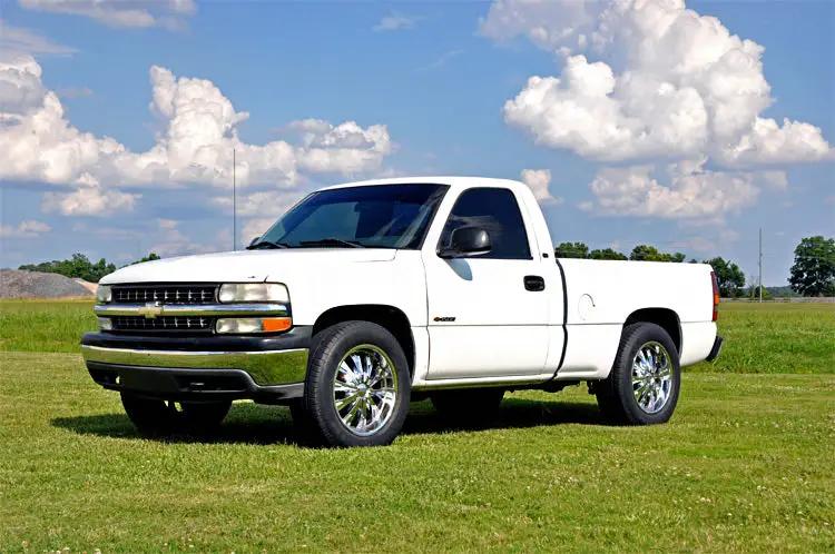 1.5 Inch Leveling Kit | Chevy Silverado & GMC Sierra 1500 2WD (1999-2006 & Classic) by Rough Country