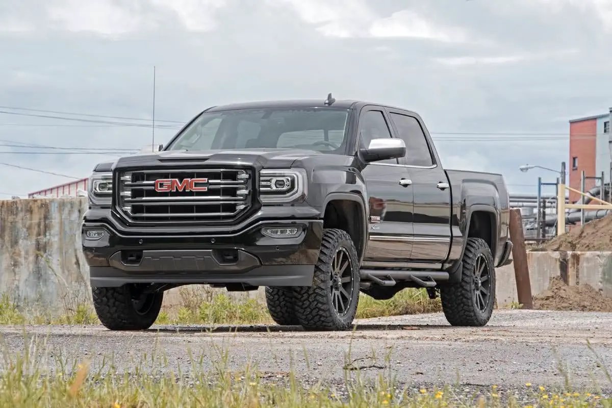 3.5 Inch Lift Kit | UCA | M1 Struts | Chevy/GMC 1500 (07-13) by Rough Country