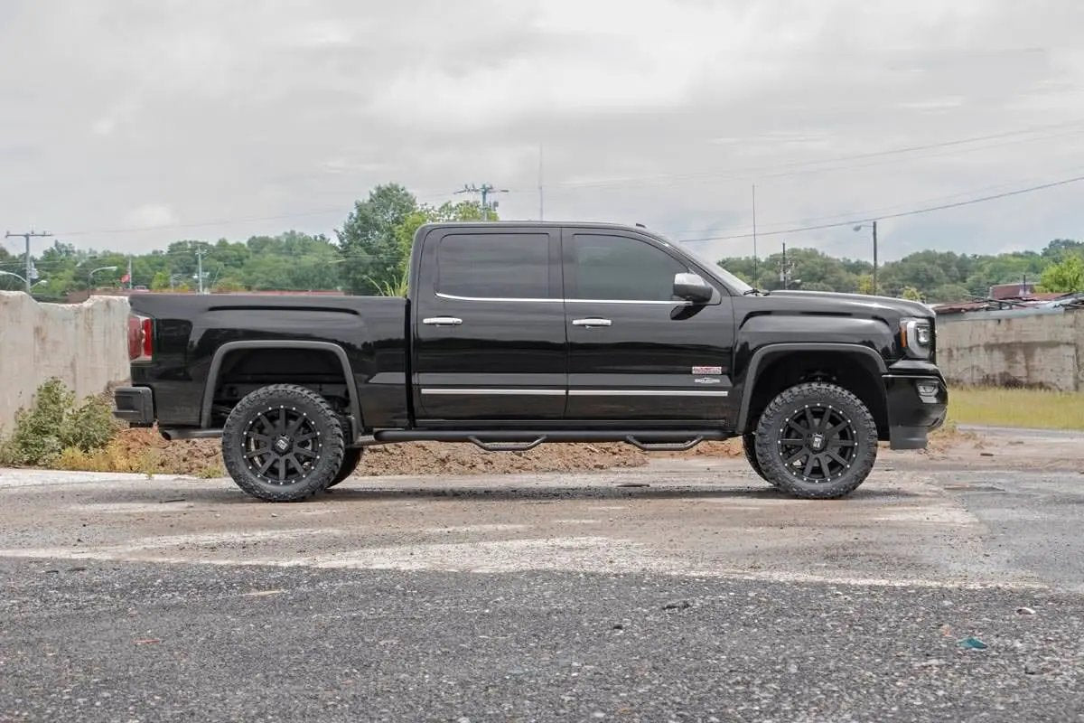 3.5 Inch Lift Kit | UCA | M1 Struts | Chevy/GMC 1500 (07-13) by Rough Country