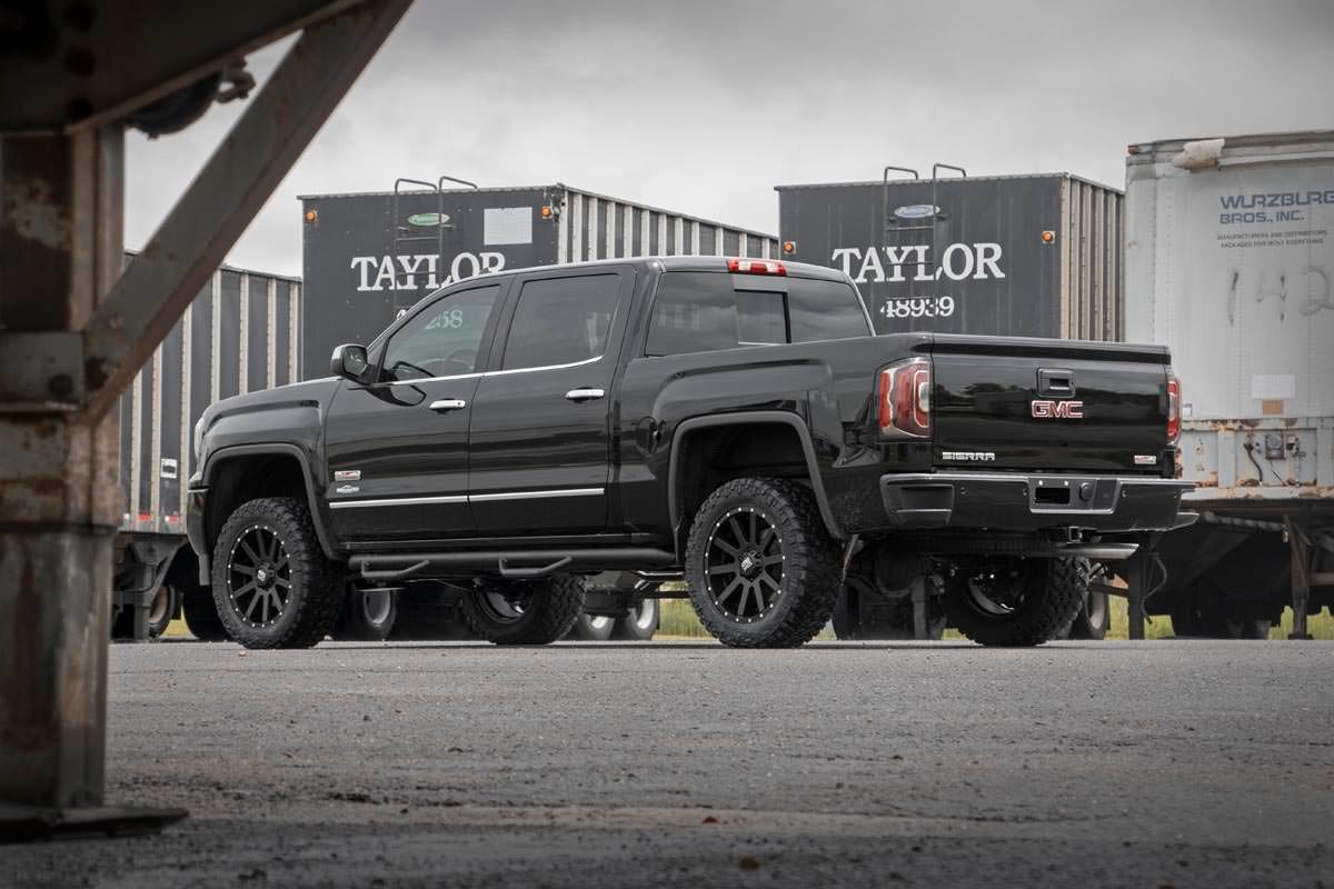 3.5 Inch Lift Kit | UCA | M1 Struts | Chevy/GMC 1500 (07-13) by Rough Country
