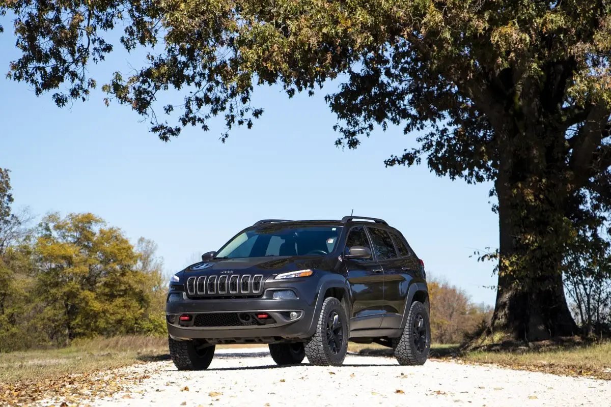 2 Inch Lift Strut Kit | Jeep Cherokee KL 4WD (2014-2023) by Rough Country