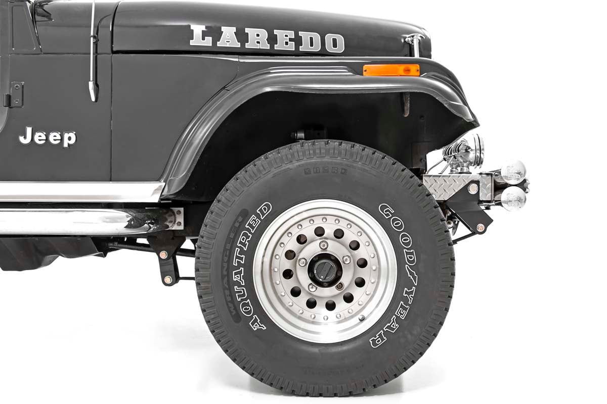 Front Shackle Reversal Kit | Jeep CJ5/CJ7 7 4WD (1976-1986) by Rough Country