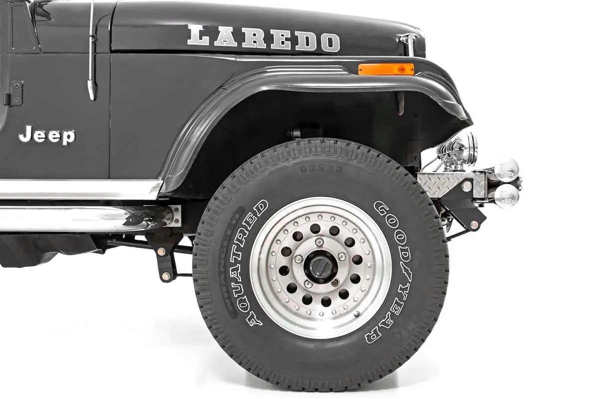 Front Shackle Reversal Kit | Jeep CJ5/CJ7 7 4WD (1976-1986) by Rough Country