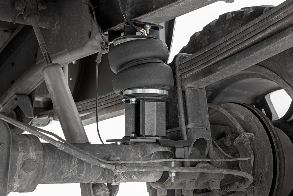 Air Spring Kit w/compressor | 0-6" Lift | Chevy/GMC 2500HD (01-10) by Rough Country