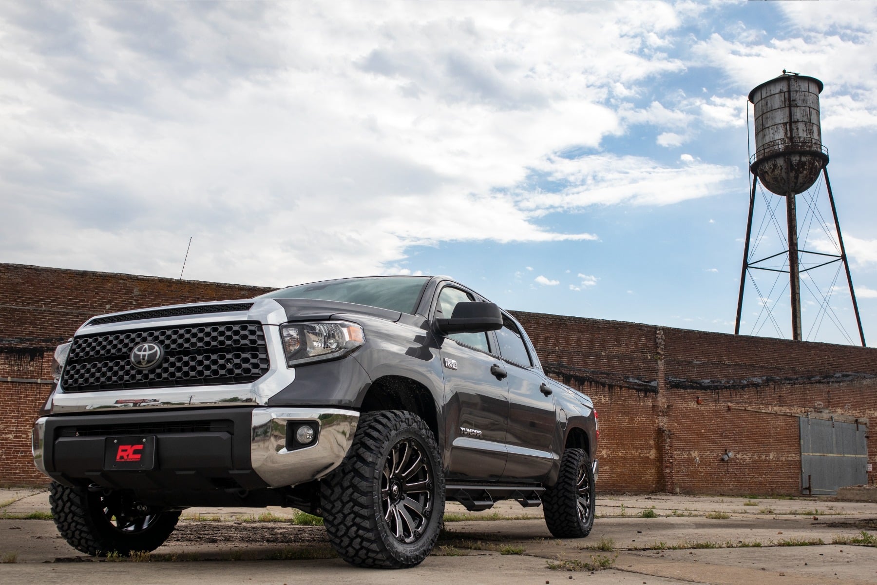 M1 Adjustable Leveling Struts | Monotube | 0-2" | Toyota Tundra 4WD (07-21) by Rough Country