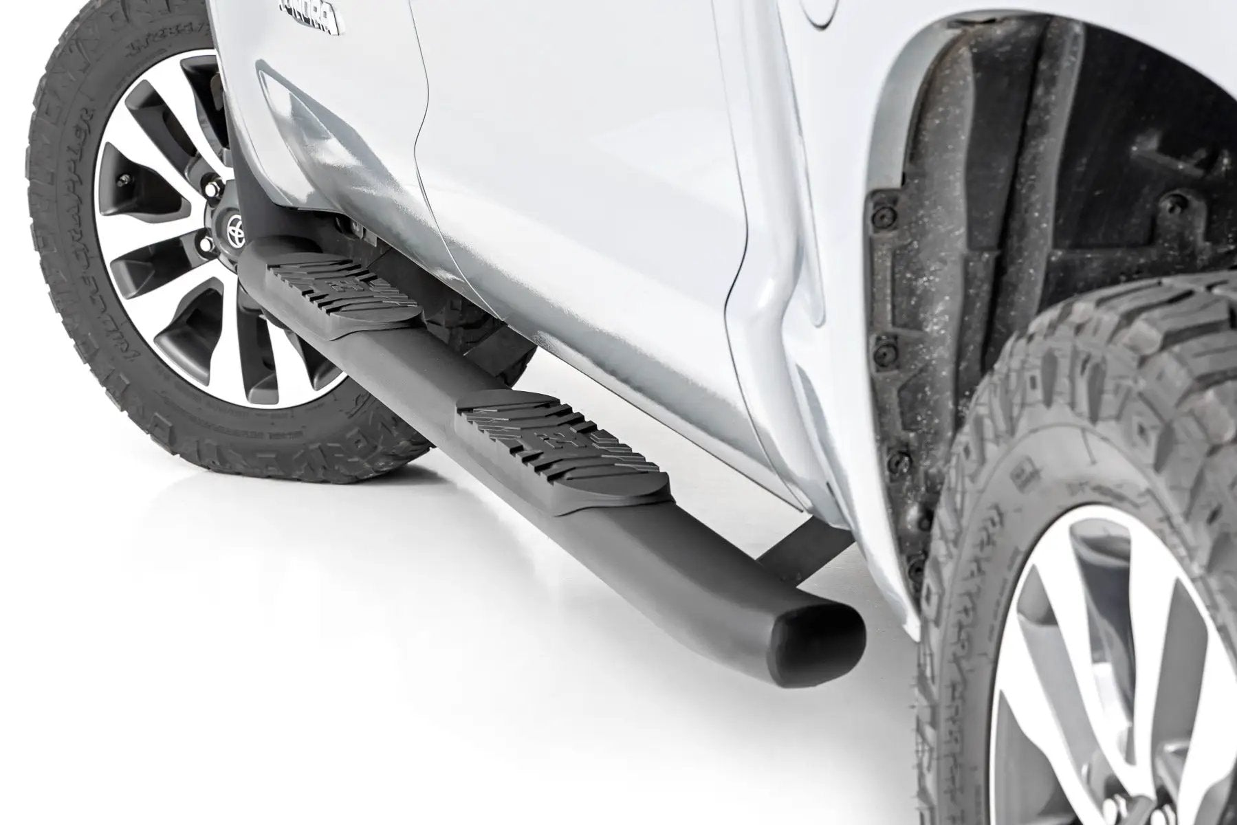 Oval Nerf Step | Crew Cab | Black | Toyota Tundra 2WD/4WD (2007-2021) by Rough Country