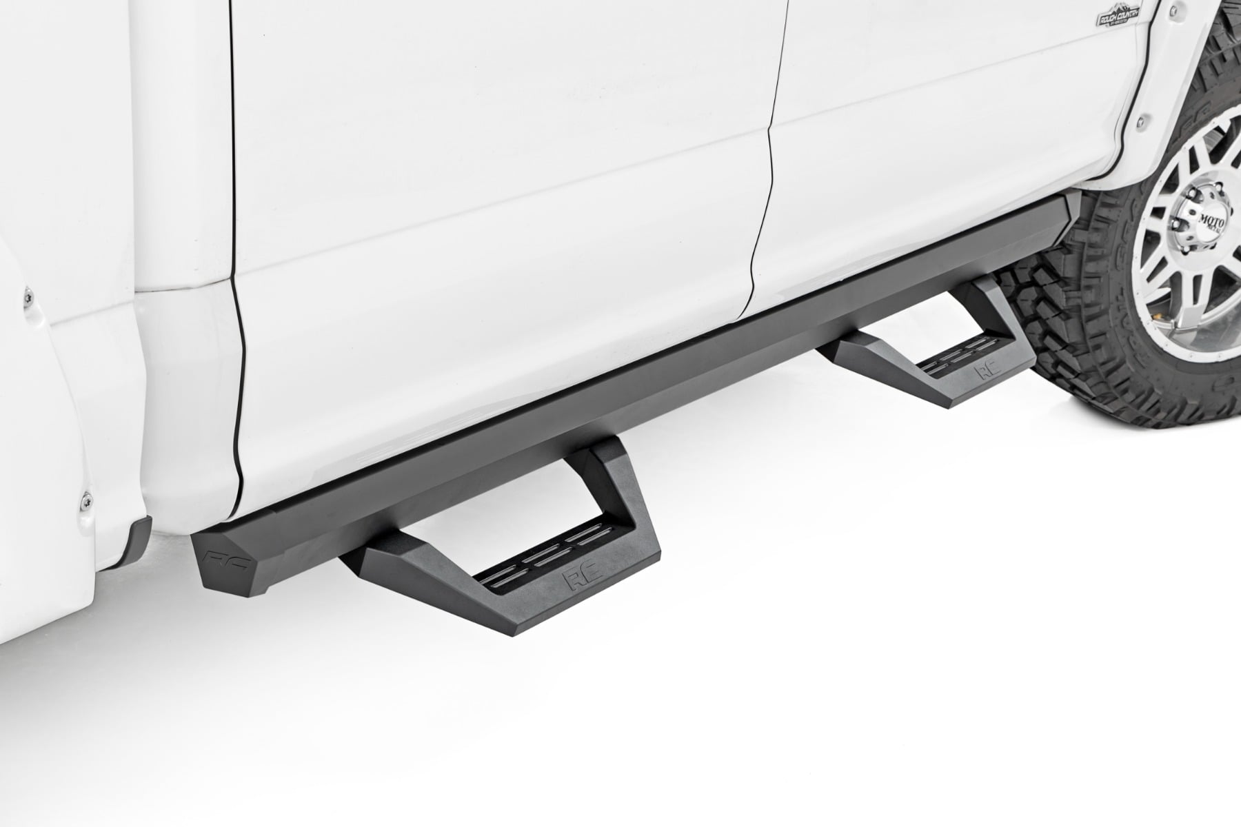SRX2 Adj Aluminum Step | Crew Cab | Ford F-150/Lightning/F-250/F-350/Raptor (15-26) by Rough Country