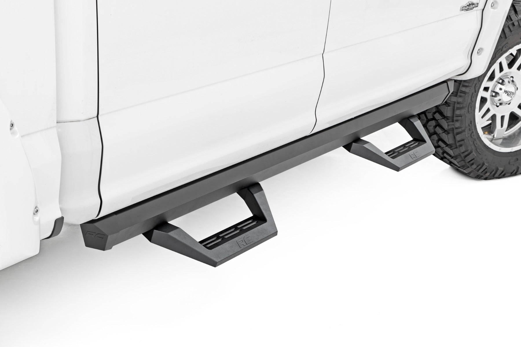 SRX2 Adj Aluminum Step | Crew Cab | Ford F-150/Lightning/F-250/F-350/Raptor (15-26) by Rough Country