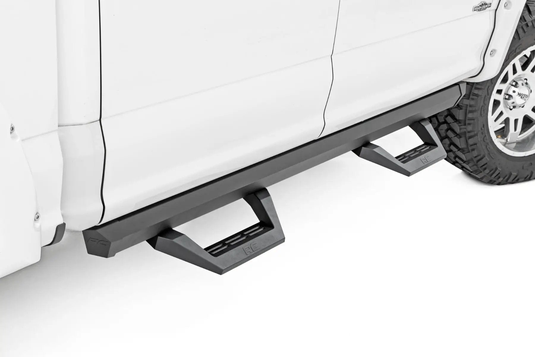 SRX2 Adj Aluminum Step | Crew Cab | Ford F-150/Lightning/F-250/F-350/Raptor (15-26) by Rough Country