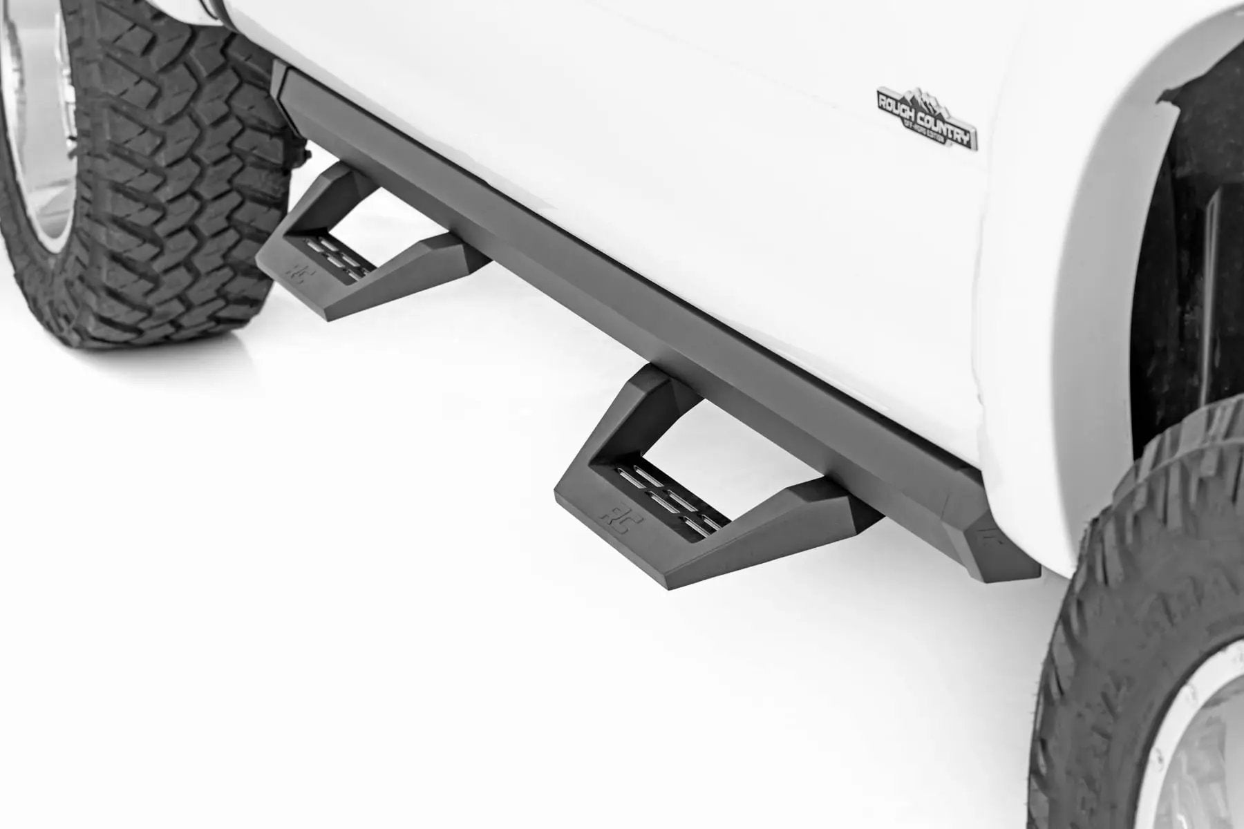 SRX2 Adj Aluminum Step | Crew Cab | Ford F-150/Lightning/F-250/F-350/Raptor (15-26) by Rough Country