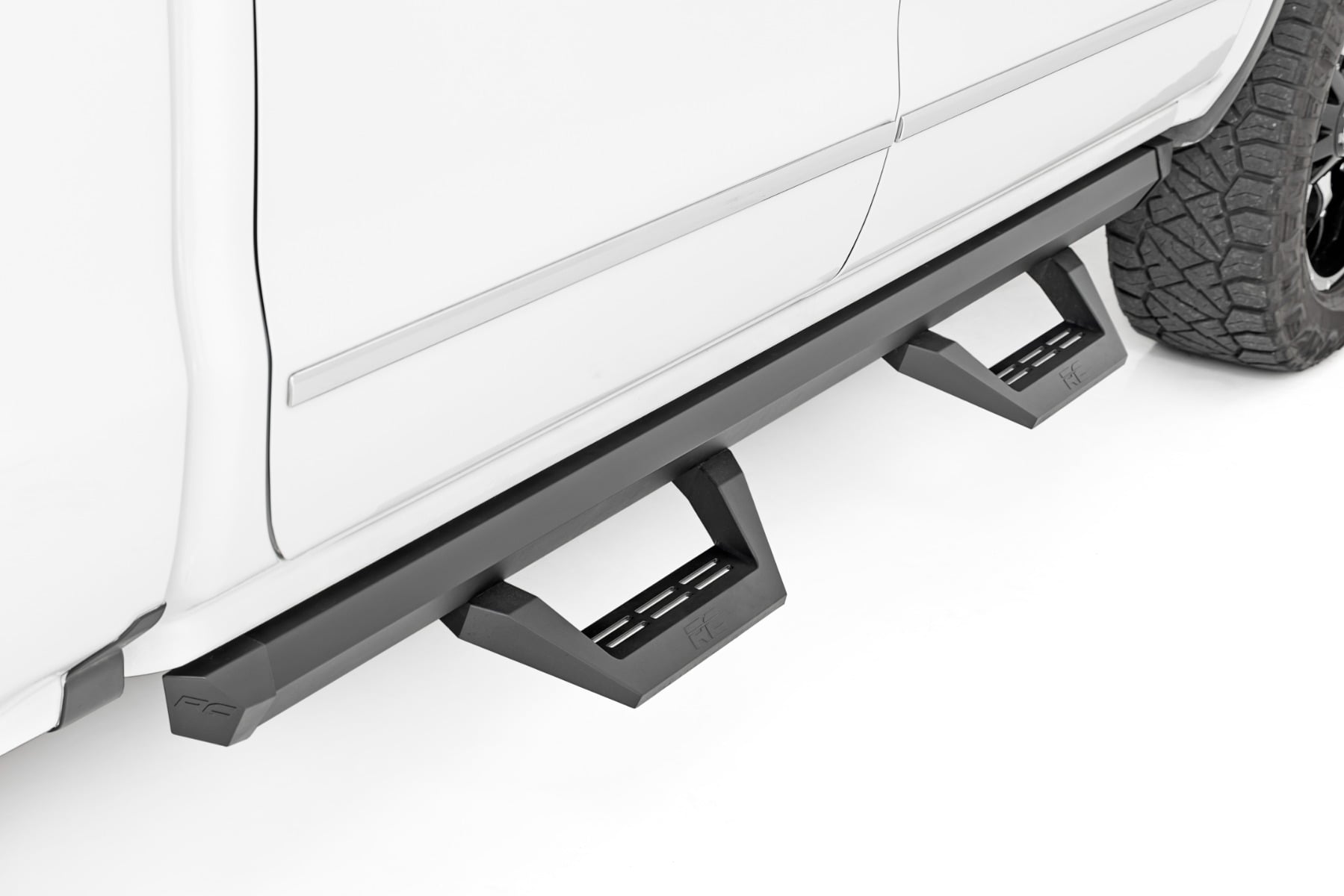SRX2 Adj Aluminum Step | Crew Cab | Chevy/GMC 1500/2500HD/3500HD (07-18 & Classic) by Rough Country