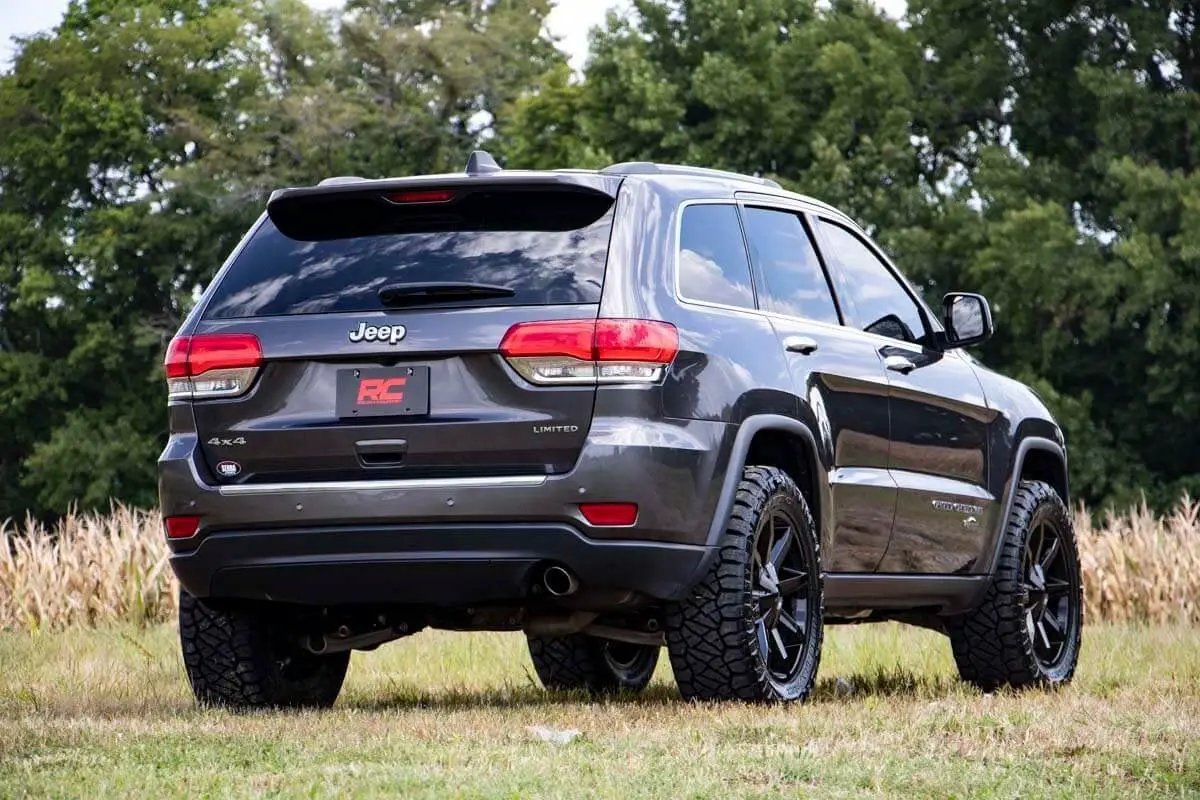 2.5 Inch Lift Kit | N3 Struts | Jeep Grand Cherokee 4WD (2016-2022) by Rough Country