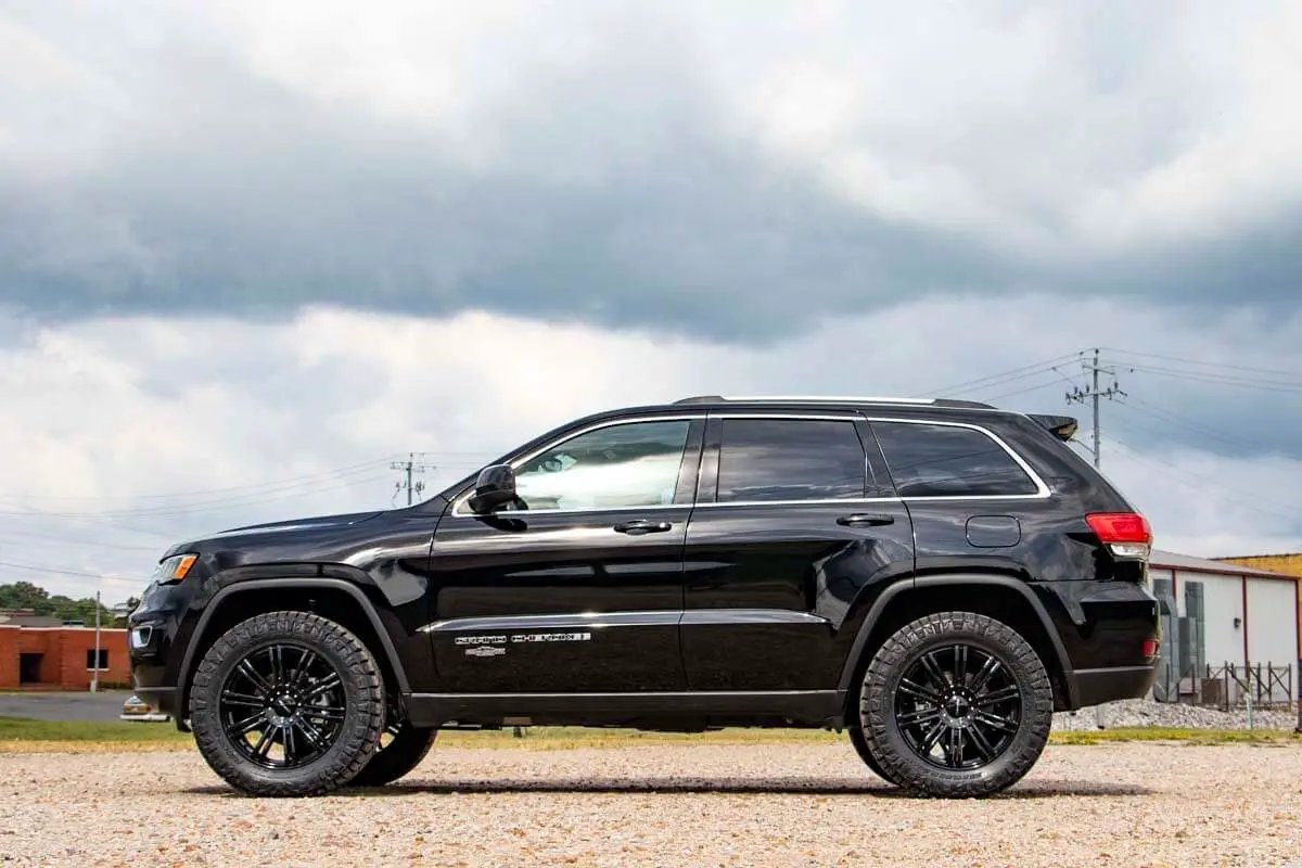 2.5 Inch Lift Kit | N3 Struts | Jeep Grand Cherokee 4WD (2011-2015) by Rough Country