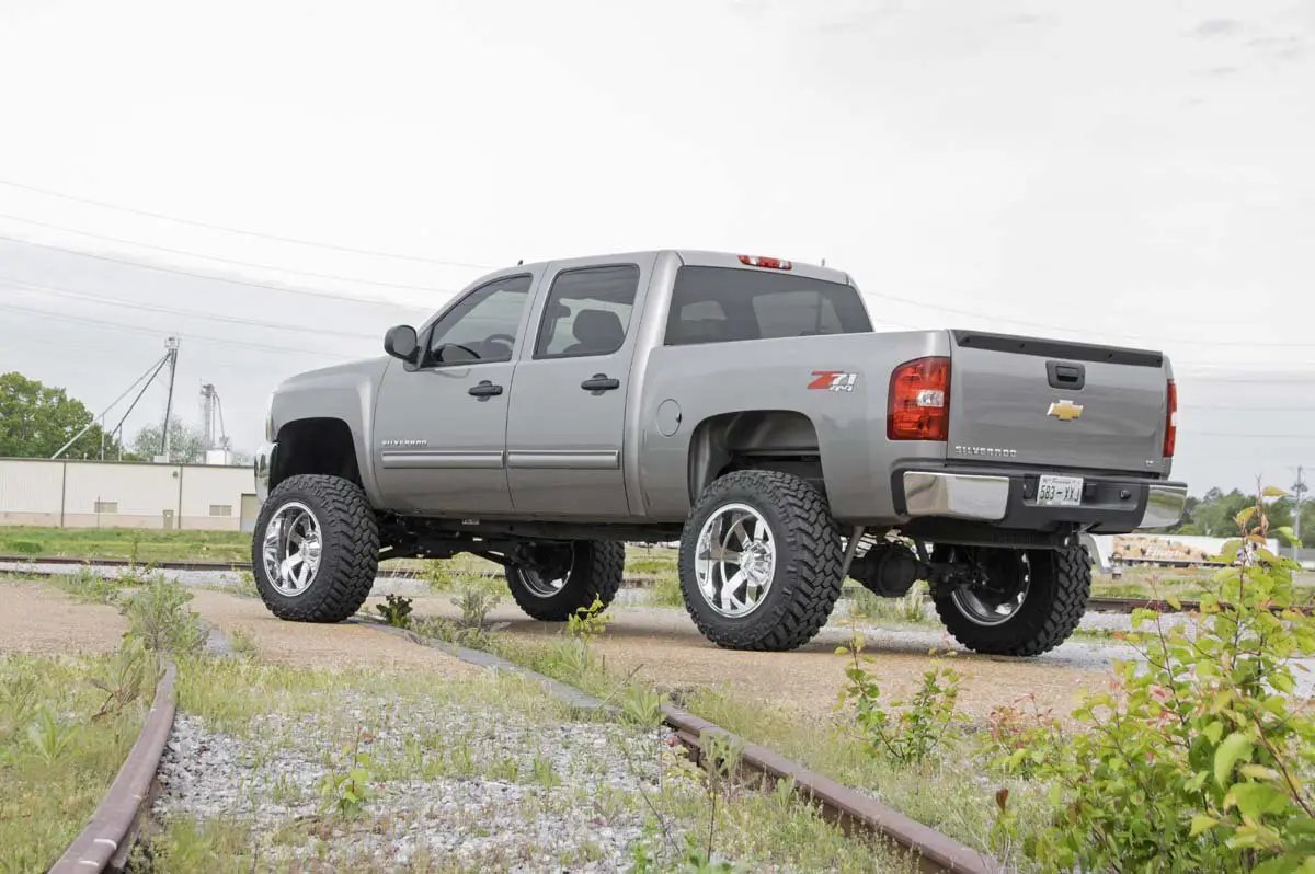 7.5 Inch Lift Kit | N3 Struts | Chevy/GMC 1500 4WD (07-13) by Rough Country