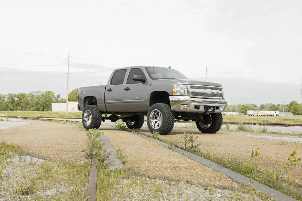 7.5 Inch Lift Kit | Chevy Silverado & GMC Sierra 1500 4WD (2007-2013) by Rough Country