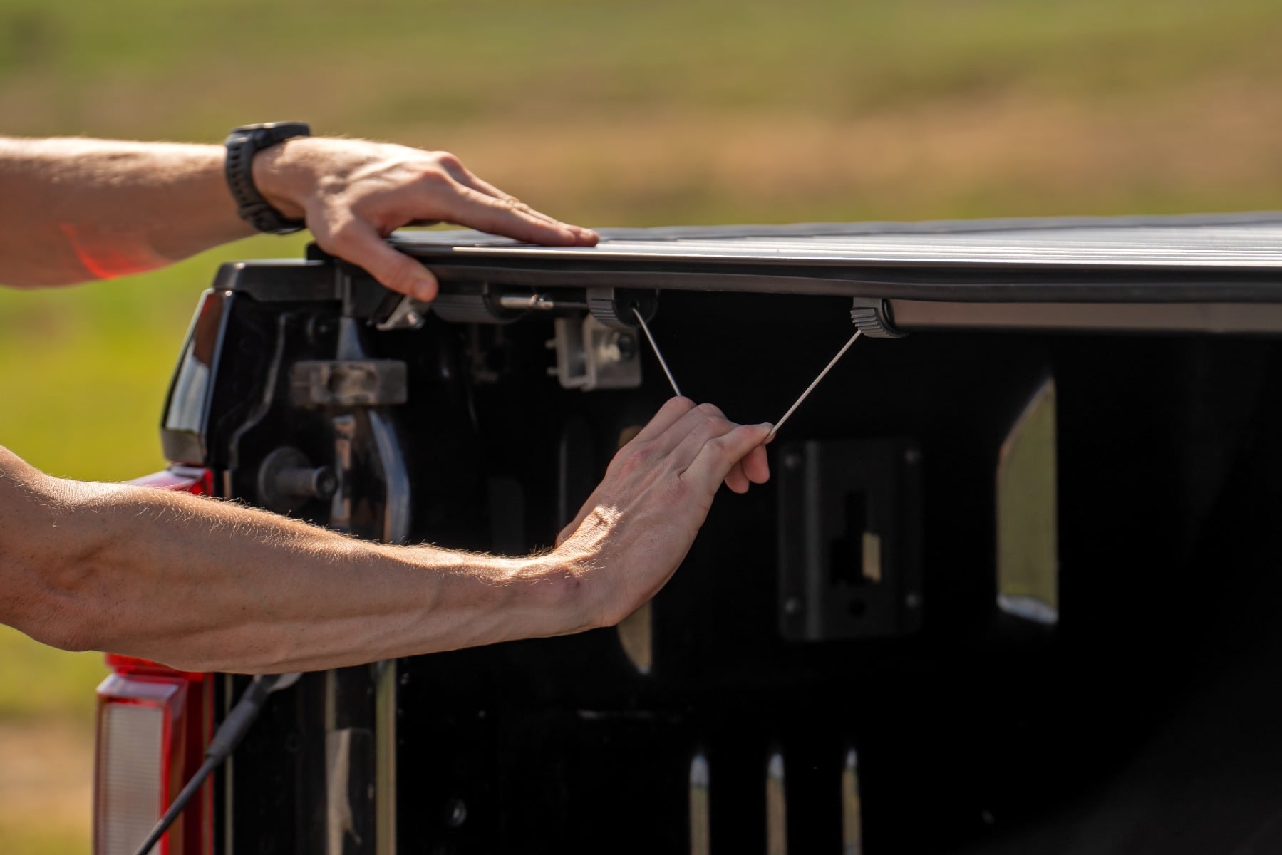 Hard Roll Up Bed Cover | 6'10" Bed | Ford F-250/F-350 Super Duty (17-26) by Rough Country