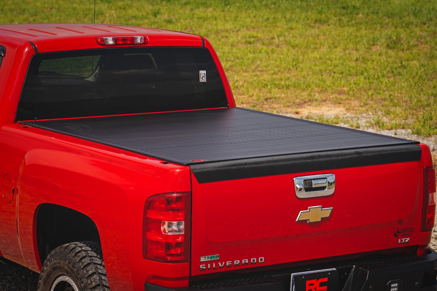 Hard Roll Up Bed Cover | 6'7" Bed | Chevy/GMC Sierra/Silverado 1500 (07-13) by Rough Country