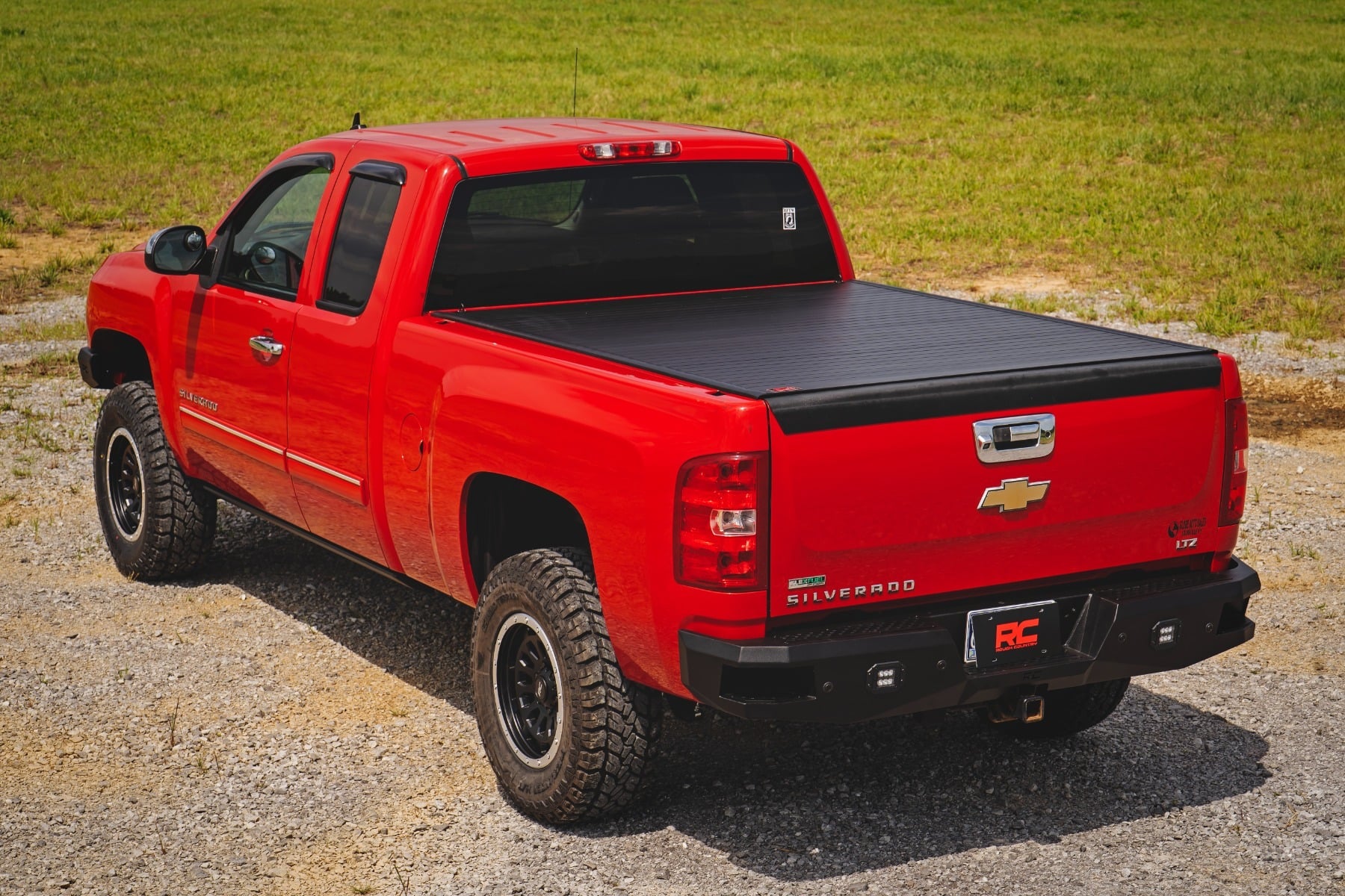 Hard Roll Up Bed Cover | 6'7" Bed | Chevy/GMC Sierra/Silverado 1500 (07-13) by Rough Country