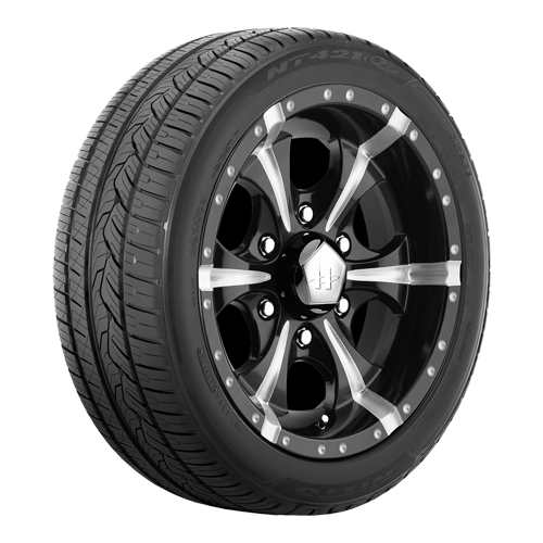 NT421Q 235/55R18 104V XL 28.1 by Nitto