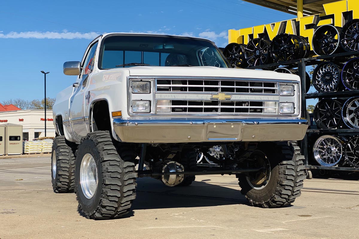 6 Inch Lift Kit | 52" RR Springs | Chevy/GMC C10/K10 Truck & SUV/K5 Blazer (77-91) by Rough Country