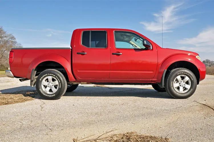 2.5 Inch Leveling Kit | Red Spacers | Nissan Frontier (05-26)/Xterra (05-15) by Rough Country