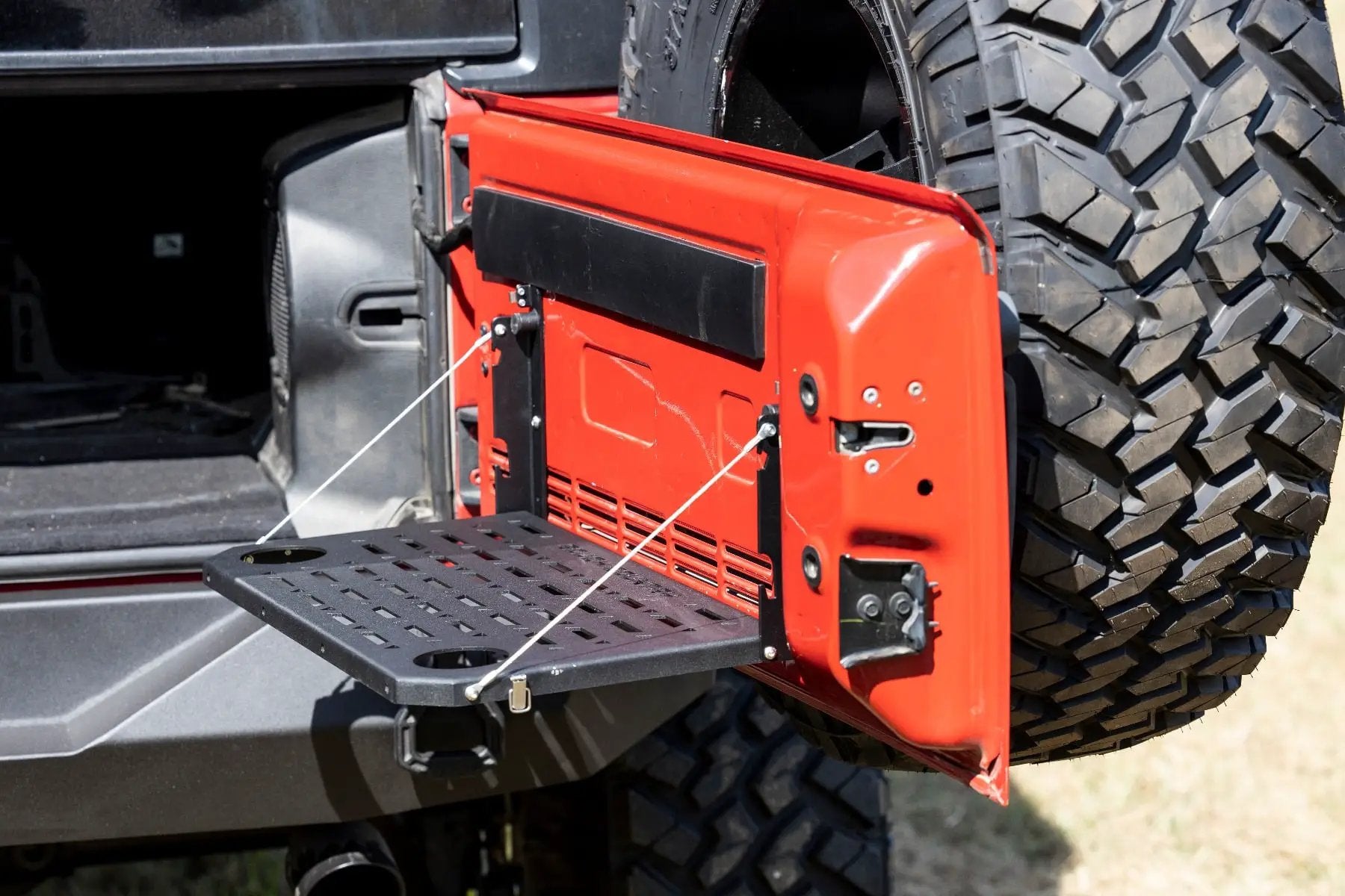 Tailgate Table | Multiple Makes & Models (Ford/Jeep) by Rough Country