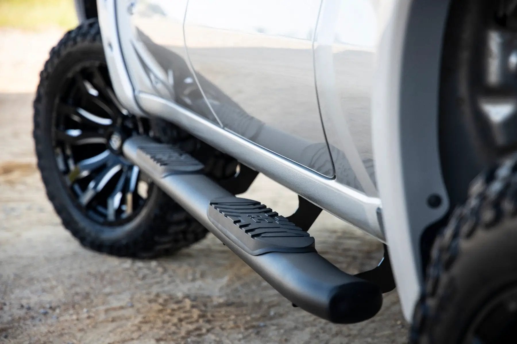 Oval Nerf Step | Crew Cab | Chevy/GMC 1500/2500HD/3500HD (19-26) by Rough Country