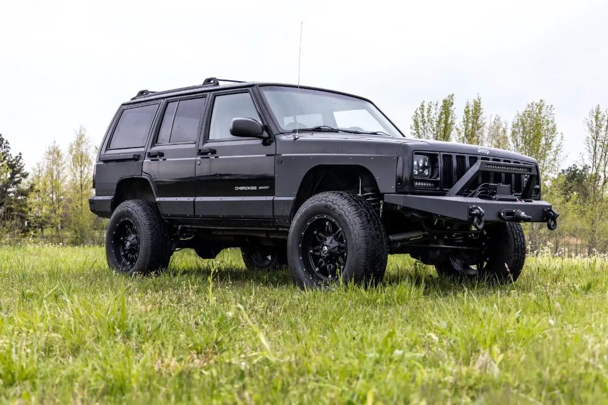 3 Inch Lift Kit | RR Springs | M1 | Jeep Cherokee XJ 2WD/4WD (1984-2001) by Rough Country