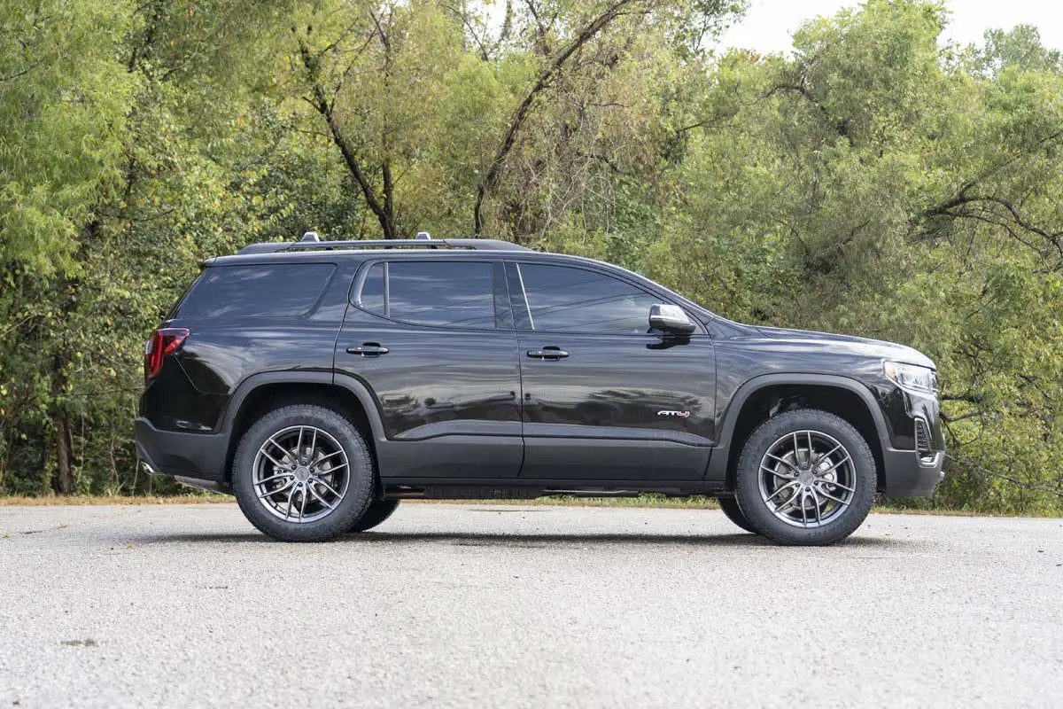 1.5 Inch Lift Kit | N3 Front Struts | GMC Acadia 2WD/4WD (2017-2023) by Rough Country