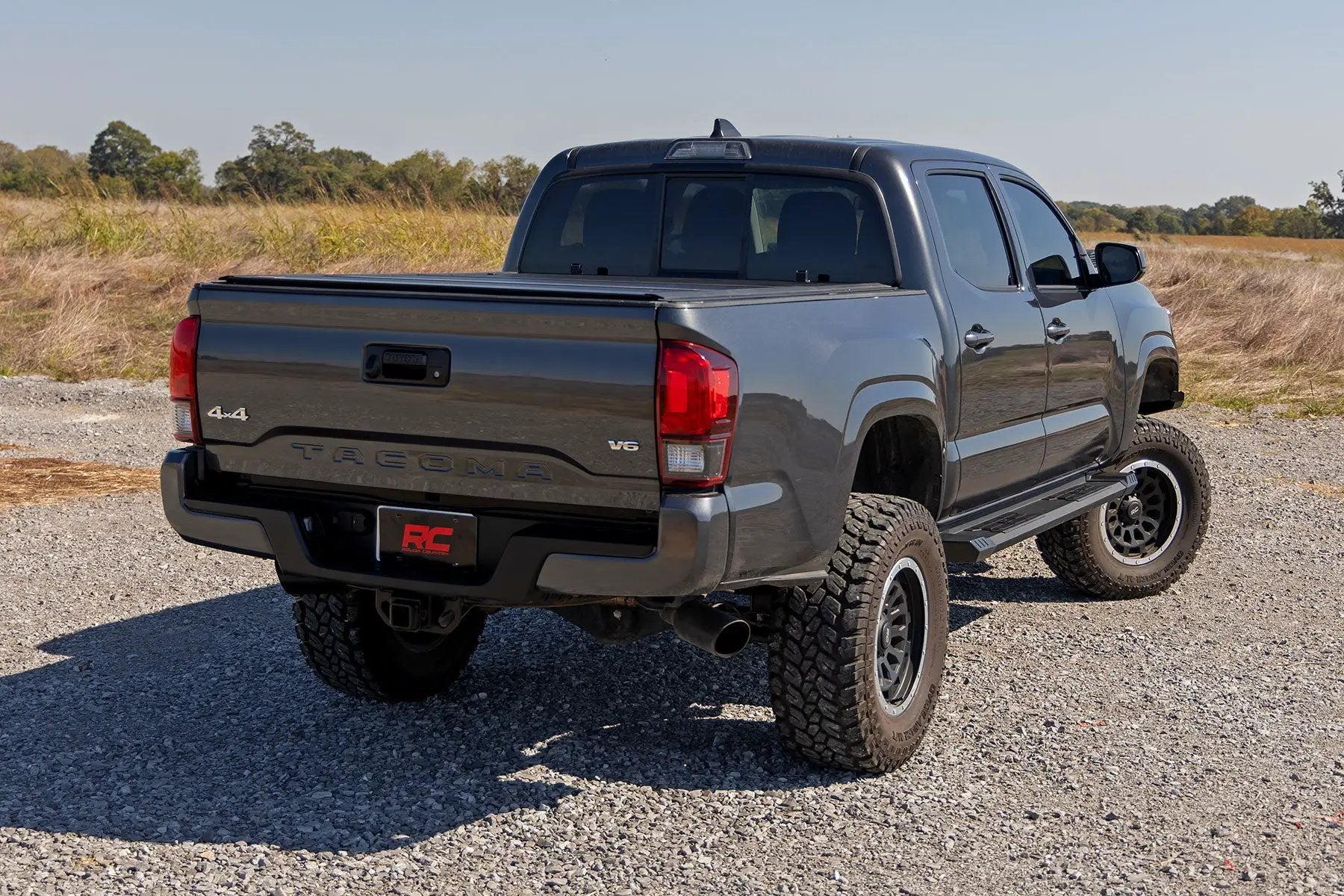 HD2 Aluminum Running Boards | Double Cab | Toyota Tacoma 2WD/4WD (2005-2023) by Rough Country